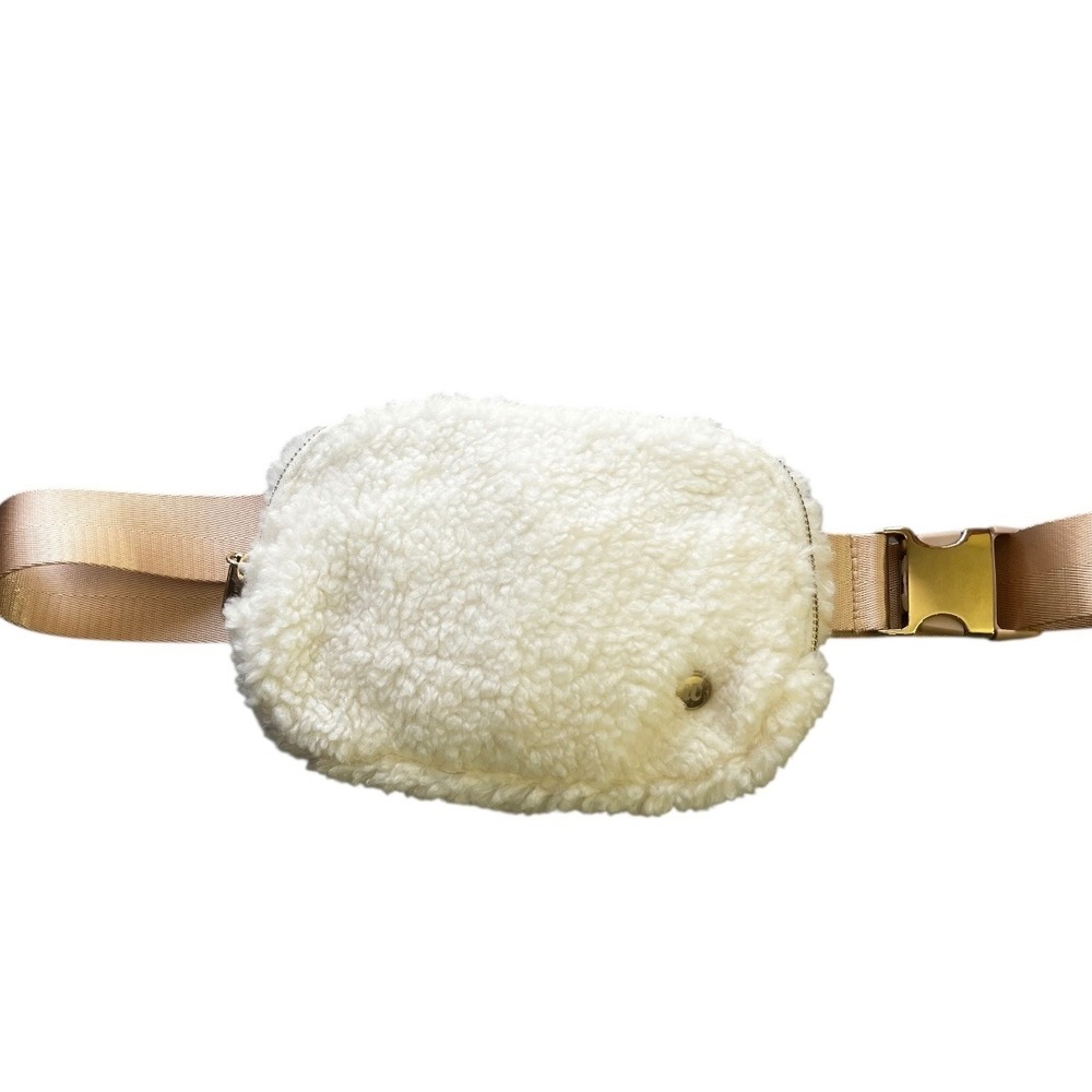 WANTABLE‎ Sherpa Fleece Belt Bag Fanny Pack Crossbody Bag Cream Gold